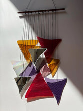 Fire Installation - The Elements Glass Art - Feuerinspirierte Glaskunst - mit irisierenden und Spiegelelementen